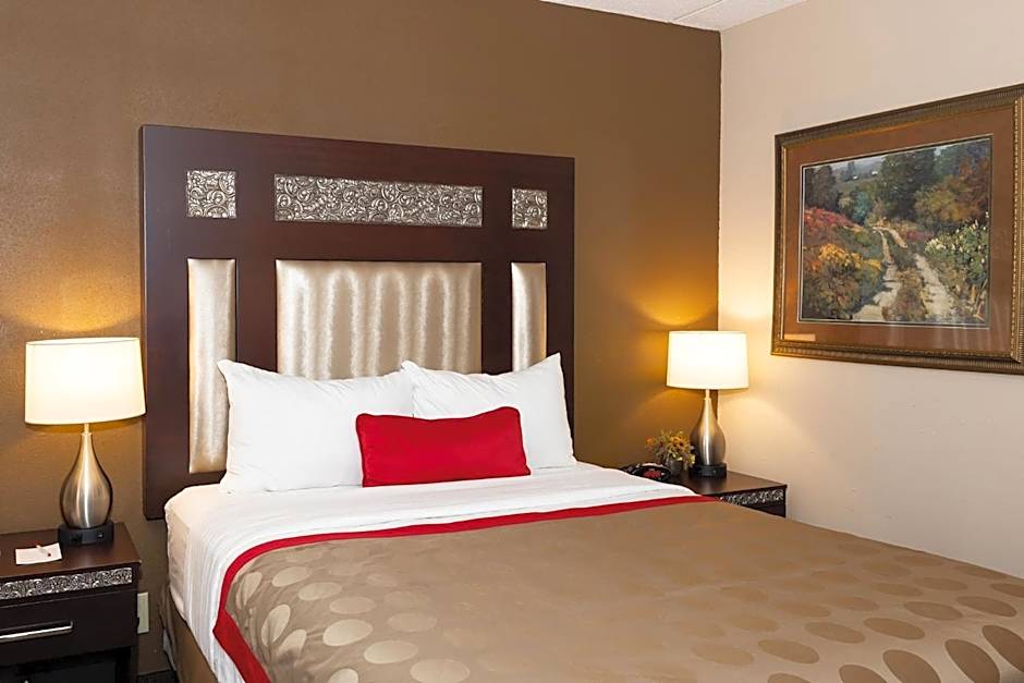 Ramada Hotel & Conference Center by Wyndham Plymouth