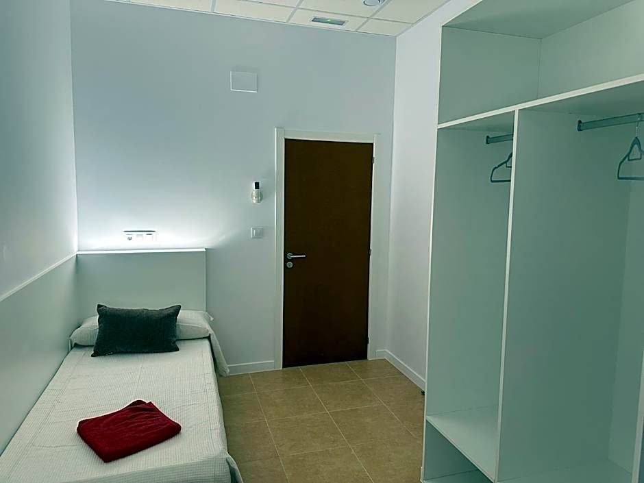 Albergue O Pedrón Hostel & Rooms