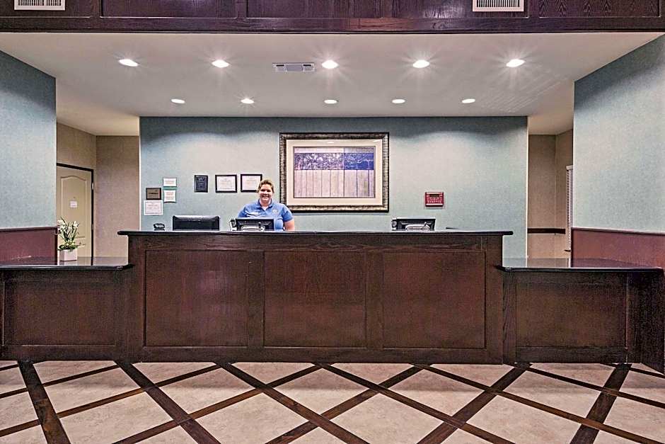 La Quinta Inn & Suites by Wyndham DFW Airport West - Euless