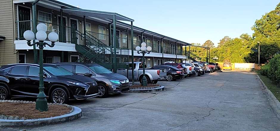 Garden Inn and Suites near Callaway Gardens Pine Mountain