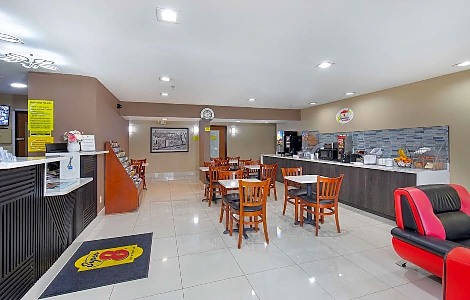 Super 8 by Wyndham Eddyville/Kuttawa