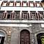 Soprarno Suites