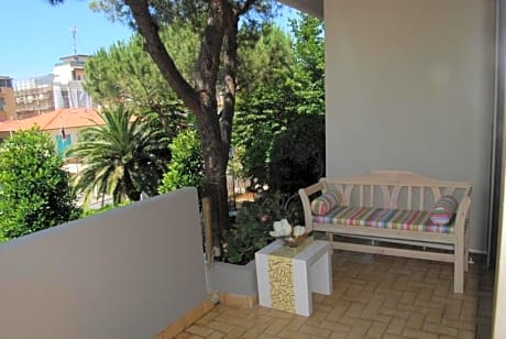 Two-Bedroom Apartment with Balcony and Sea View - Annex