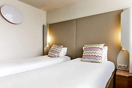 2 Single Beds