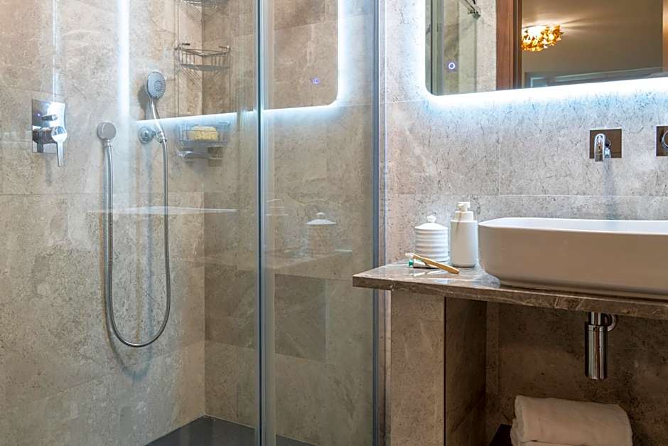 Antoniel Suites