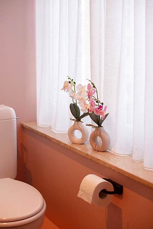 Gillis Eight Guest Rooms by Romy&Travis