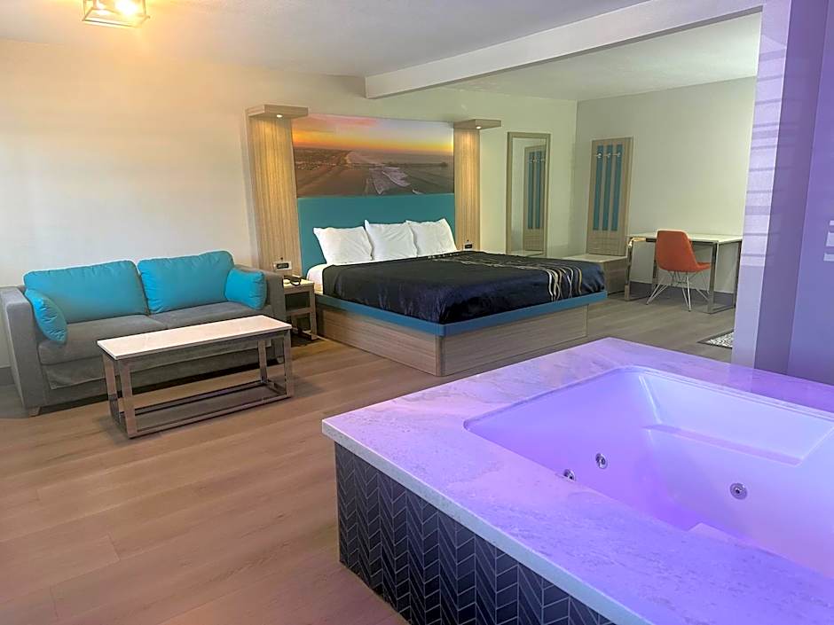 Super 8 by Wyndham Oceanside Downtown