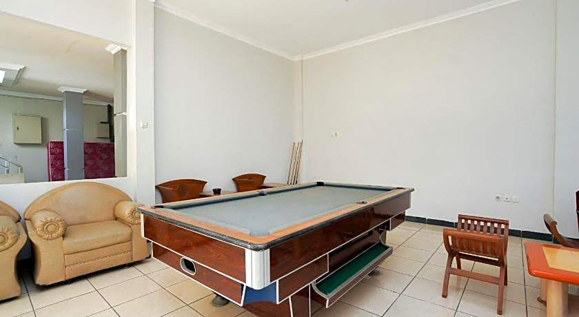 Super OYO 2075 Graha Marina