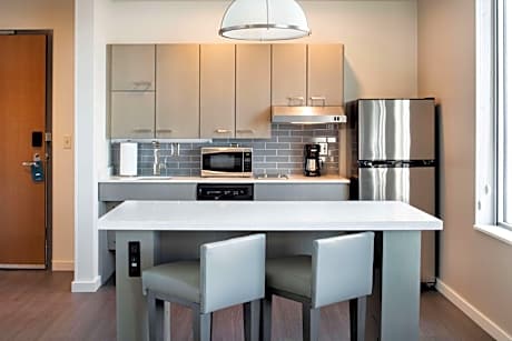 King Studio Suite with Kitchen and Sofa Bed