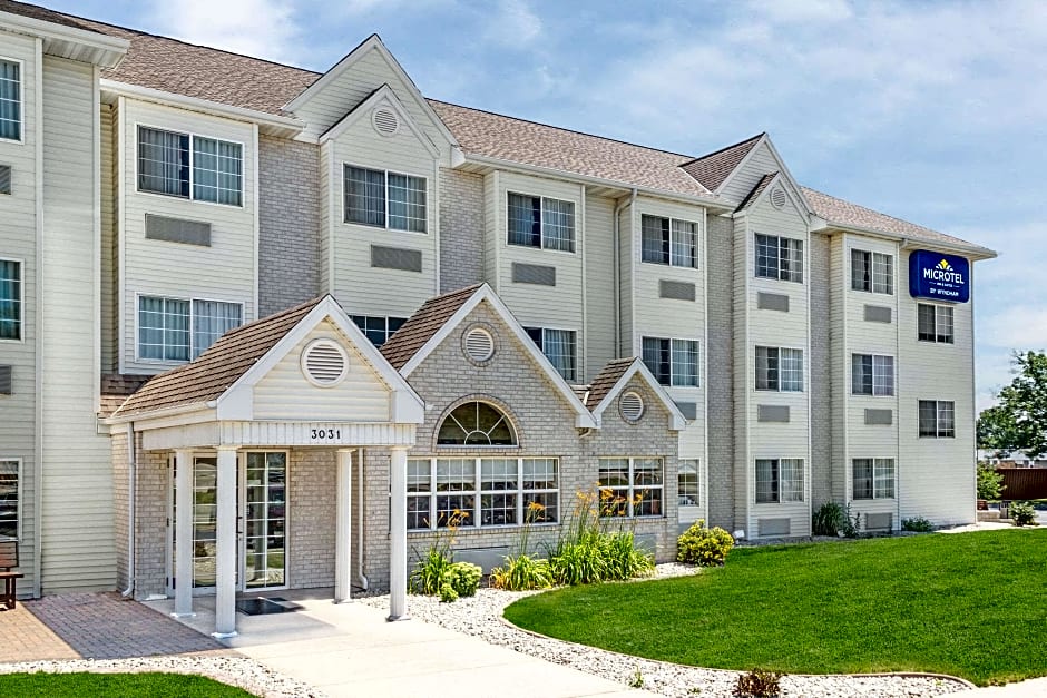 Microtel Inn & Suites by Wyndham Green Bay – Green Bay, WI