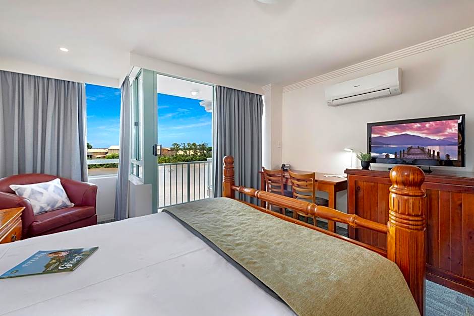 Burnett Riverside Hotel
