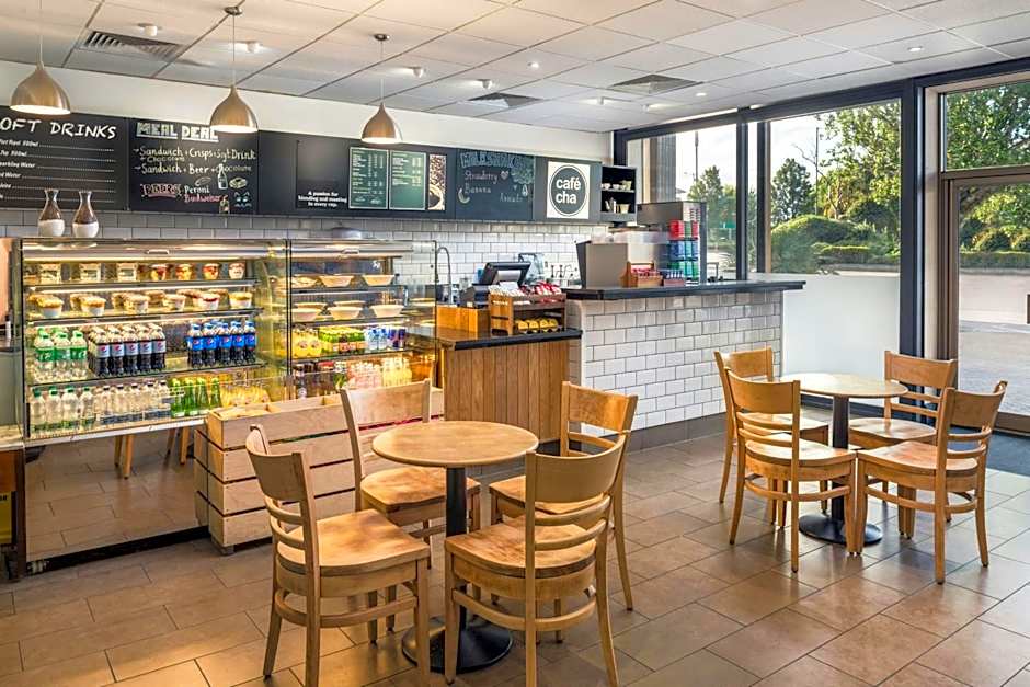 Renaissance by Marriott London Heathrow Hotel