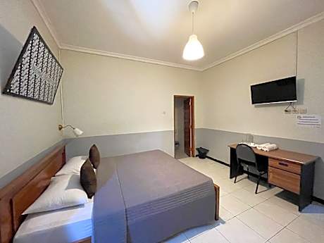 Wisma Anugerah Redpartner Near Masjid Zayed Solo