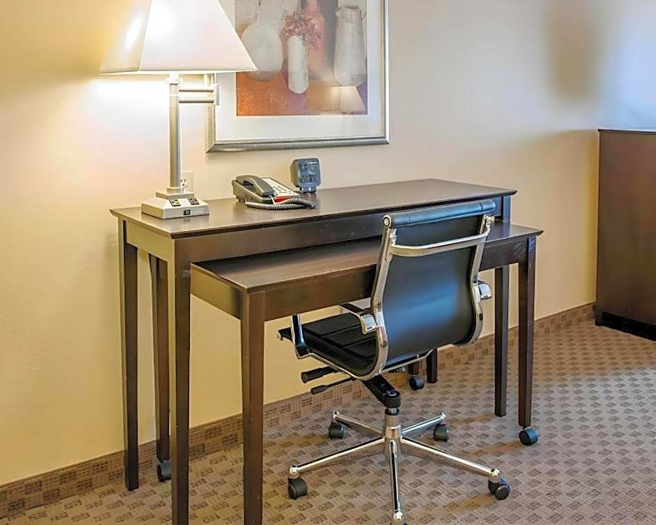 Comfort Suites