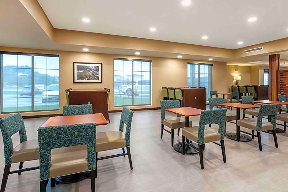 Comfort Inn & Suites Ames Near ISU Campus