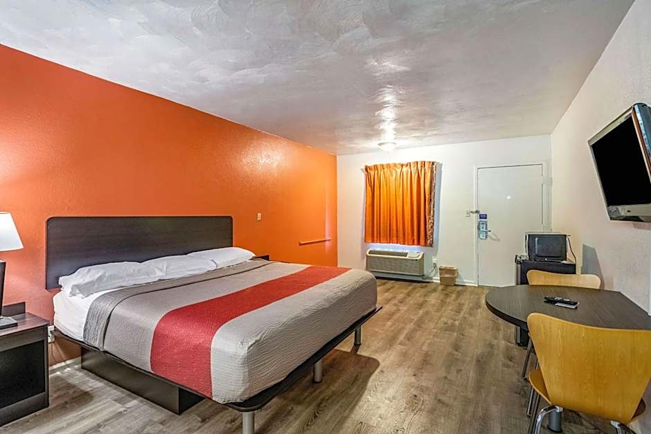 Motel 6-Portsmouth, VA