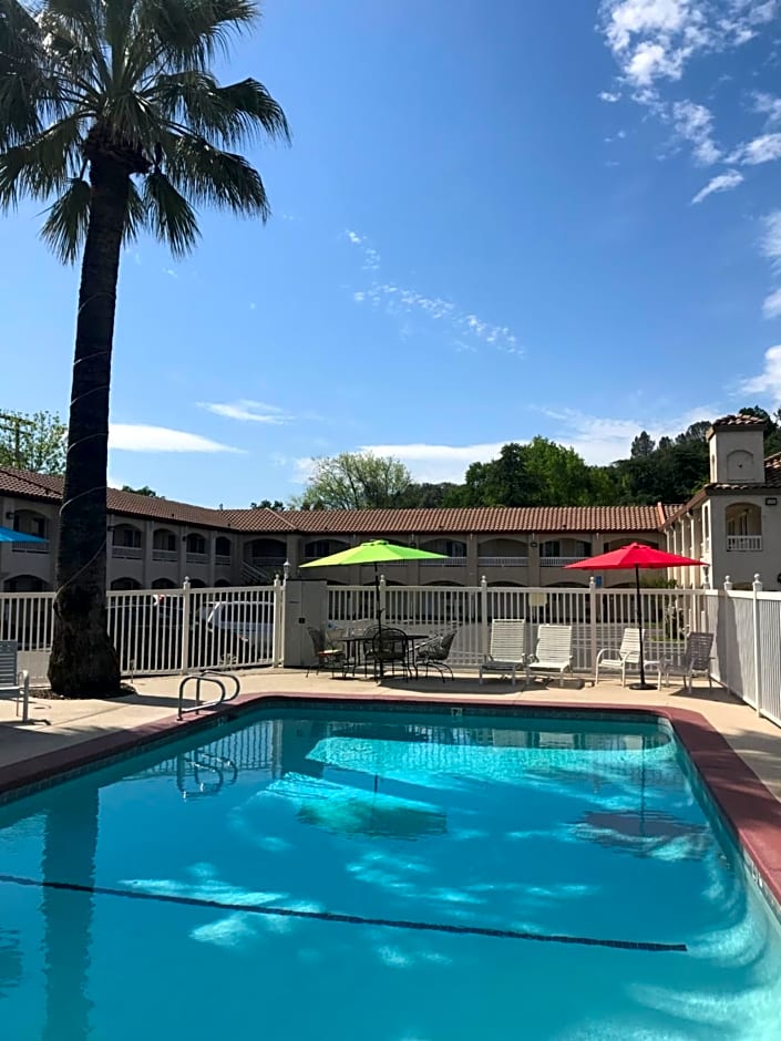 Travelodge by Wyndham Redding CA