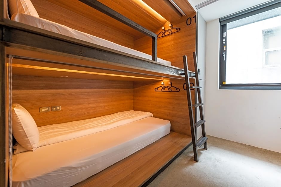 Bouti City Capsule Inn