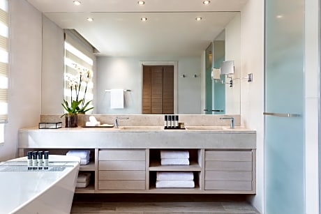 One Bedroom Private Garden Pool View