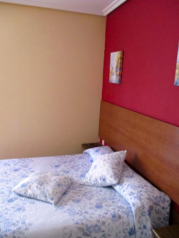 Photo 1 of 3 of Single Room