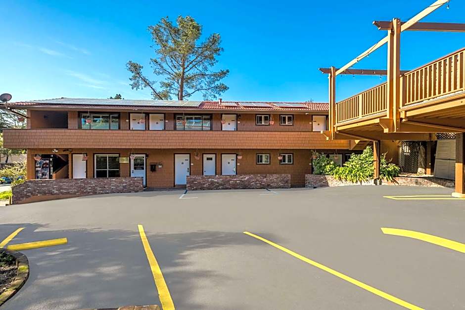 Clarion Collection Carmel Oaks Inn