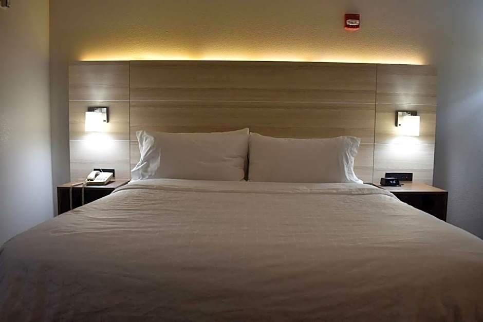 Holiday Inn Express Hotel & Suites McPherson By IHG