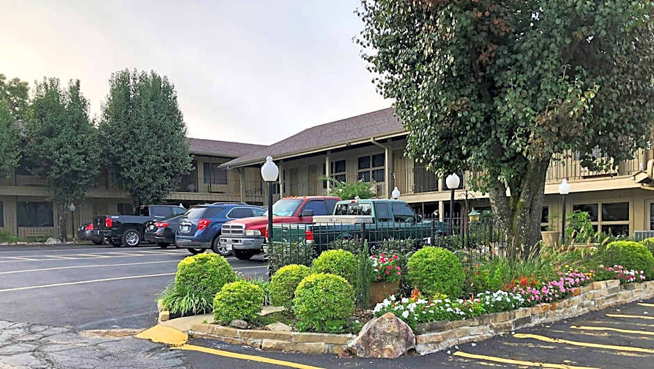Charles Wesley Motor Lodge Broken Bow