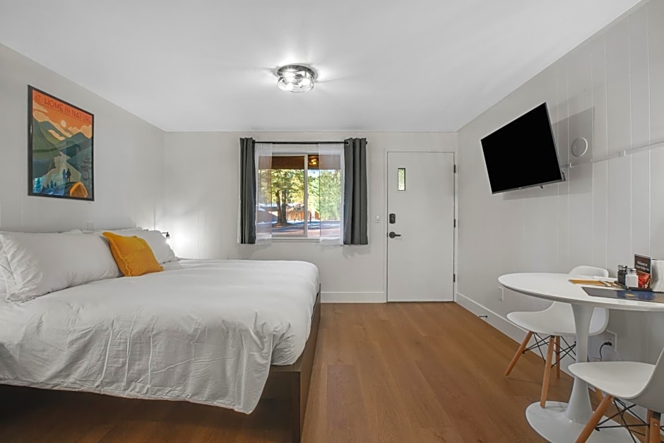 Mount Lena Room 4 at Mount Walker Inn
