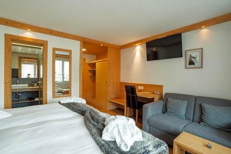 Twin Room with Balcony