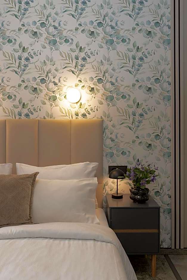 Happy Inn Rooms & Suites