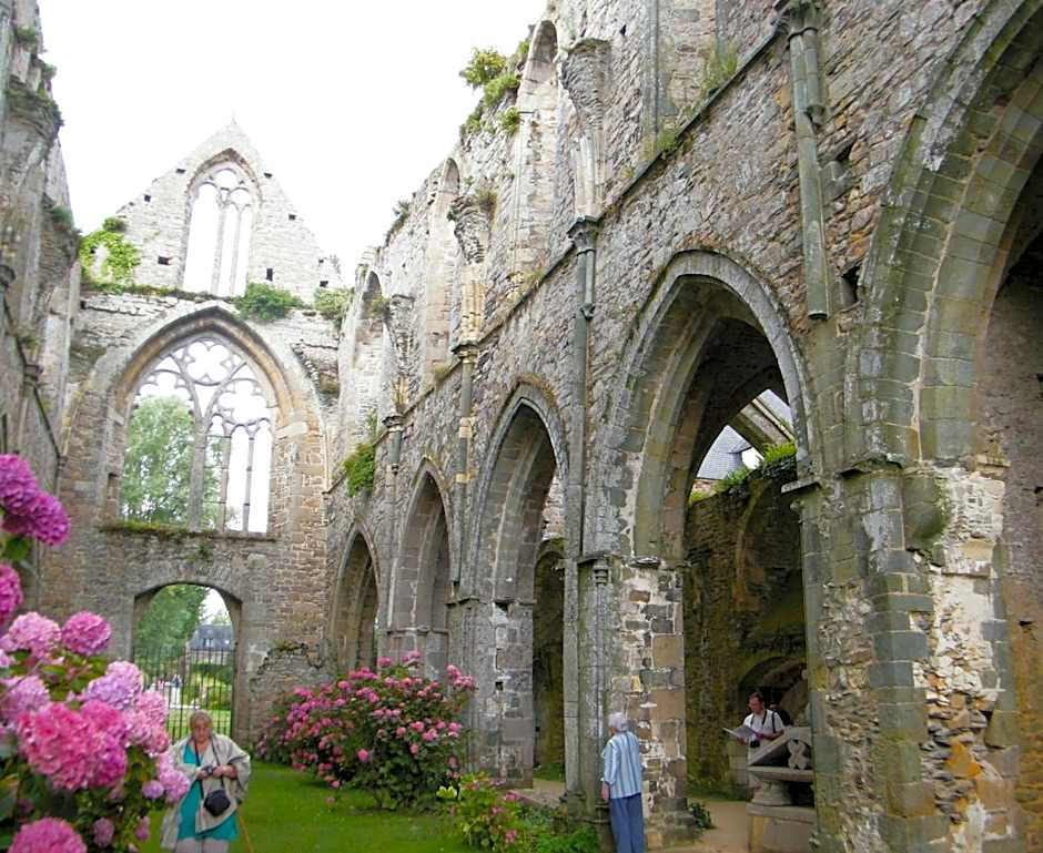 Kergroaz Maner Classé 5 épis Table d'Hôtes Manoir dans parc paysagé, spa en plein air Bornes véhicules électriques Petit déjeuner inclus