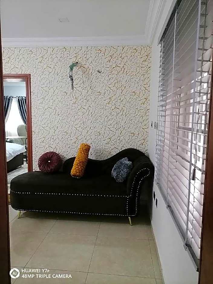 COZY SUITES