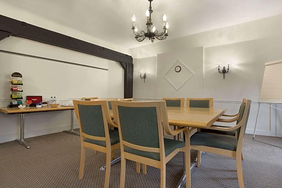 Ramada by Wyndham Crawley Gatwick