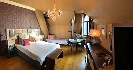 Deluxe King Suite