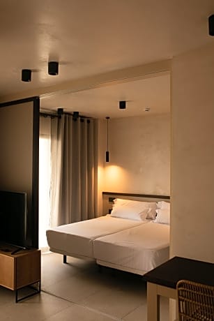 2 BEDROOMS ROYAL DELUXE