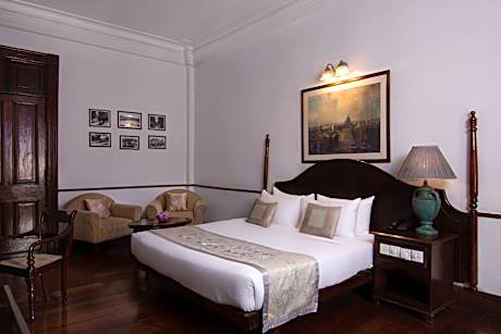 Junior Suite with City View and Balcony