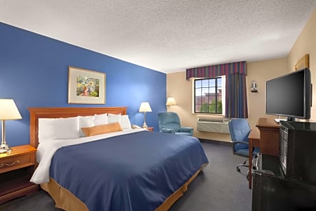 1 King Bed Business Room Smoking
