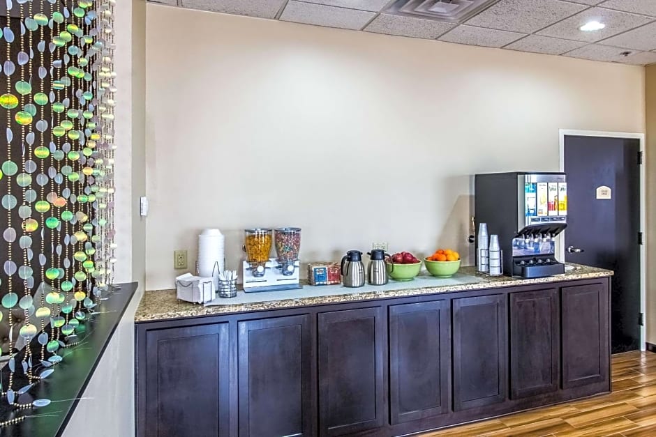 Quality Inn & Suites Moline - Quad Cities