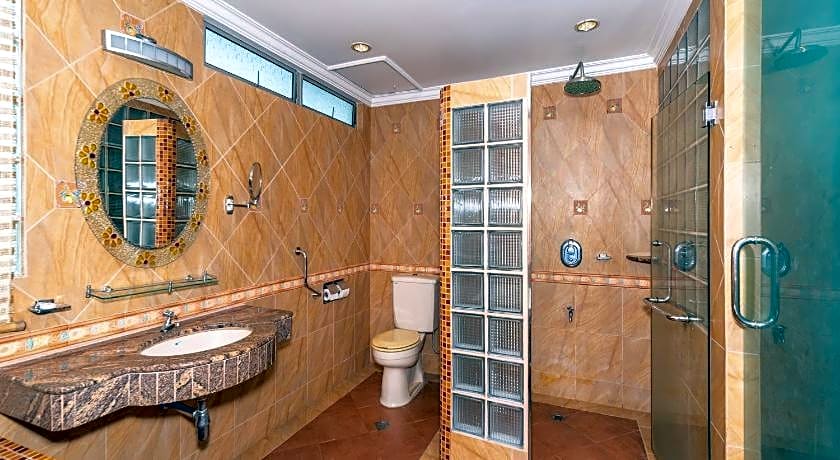 OYO 89864 Hotel Holiday Park