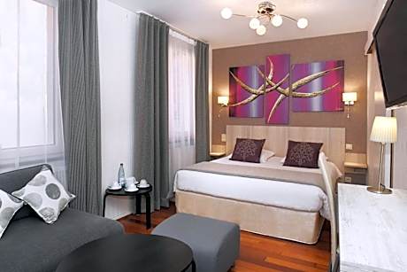 Family Room (3 - 4 Adults)