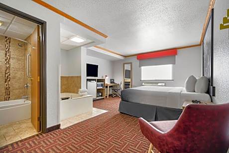 1 King Bed Deluxe Room Non-Smoking