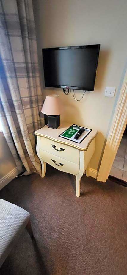 Connemara Lake Hotel