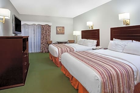 2 Queen Beds, Interior Courtyard, Pet-Friendly, Balcony View, Non-Smoking