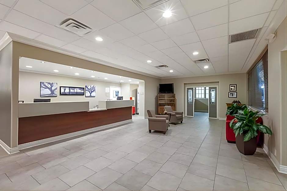 Iberia House & Suites