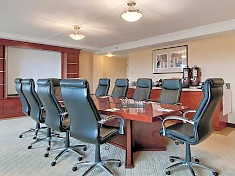 1 King Bed With Parlor Suite - Wet Bar