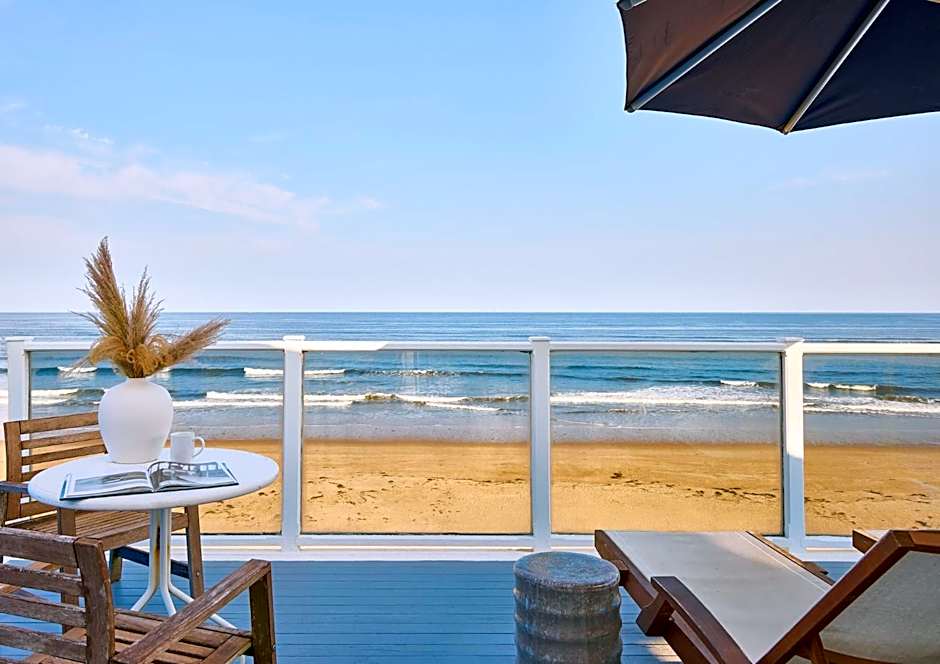 Blue - Inn on the Beach