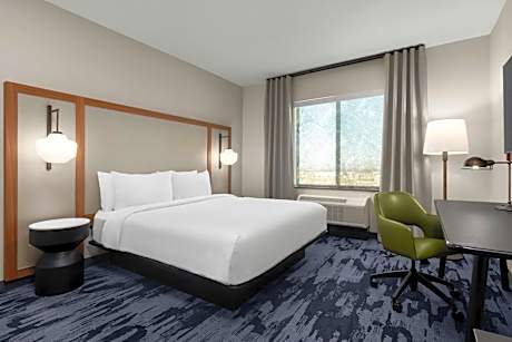 King Room with Roll-in Shower - Mobility Accessible