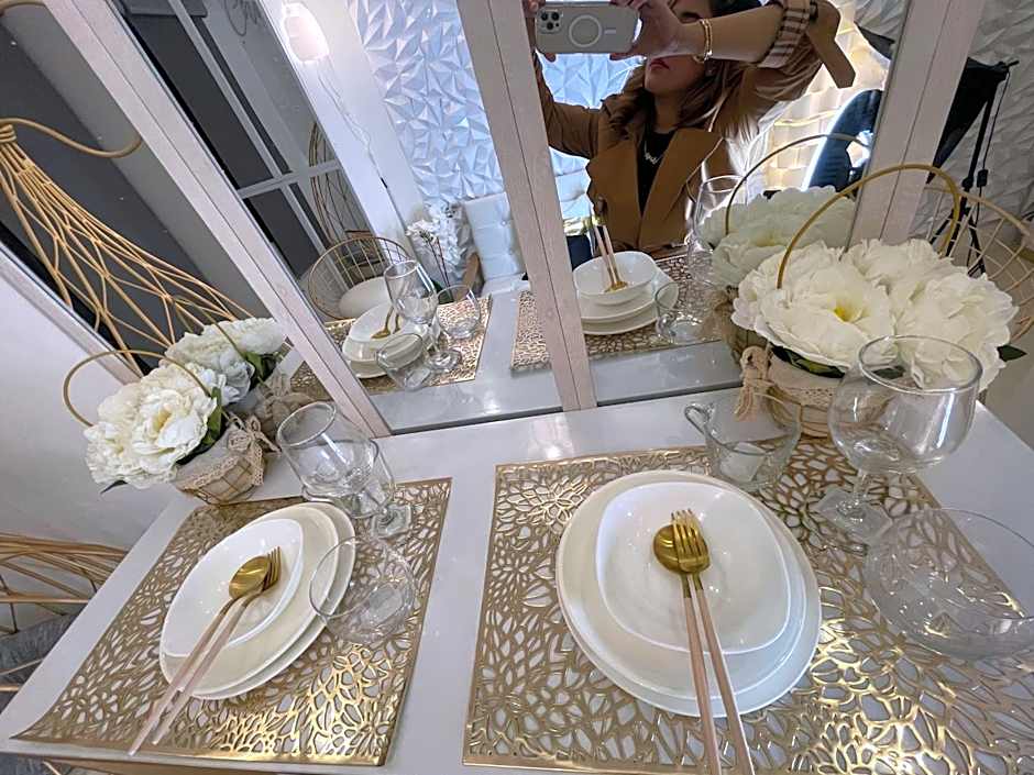 100mbps net,Unli Netflix in 75 inch tv in living room & Home Theater in Room