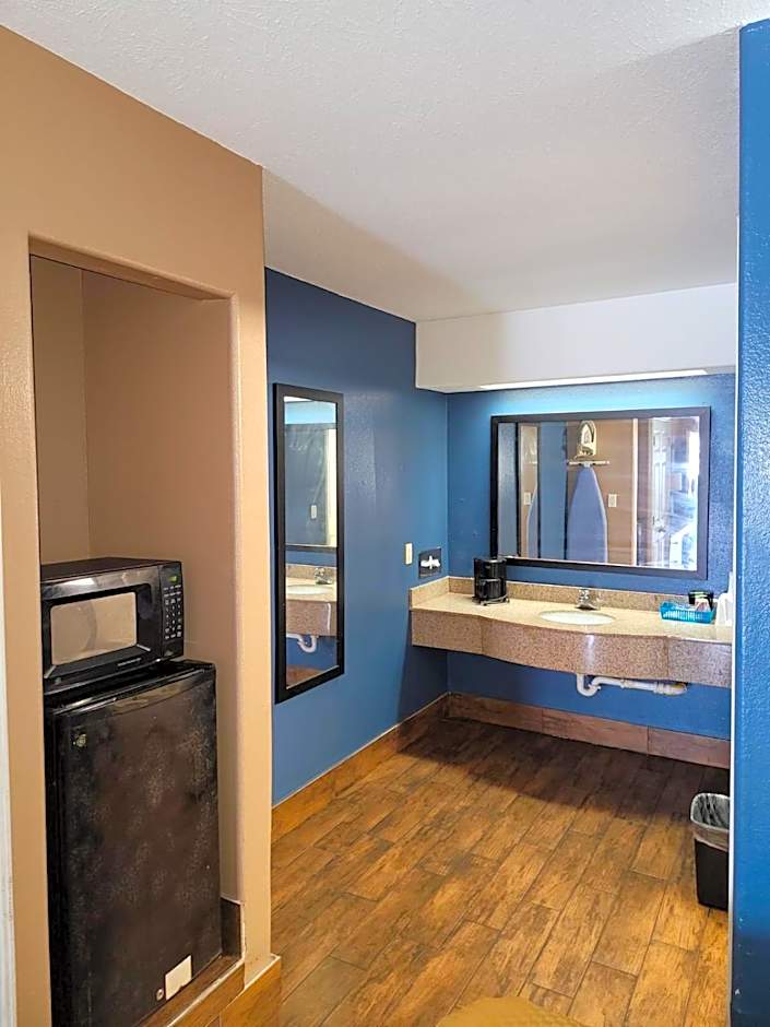 Texas Inn and Suites Raymondville