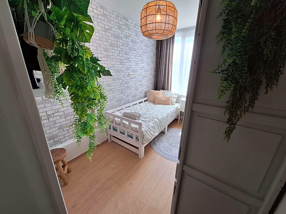 "Chez Ba'Nus"